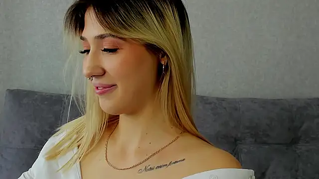 Snapshot of Bella_svon chatting on September 11, 2025, 8:14 am Bella svon online show from September 11, 2025, 8:14 am