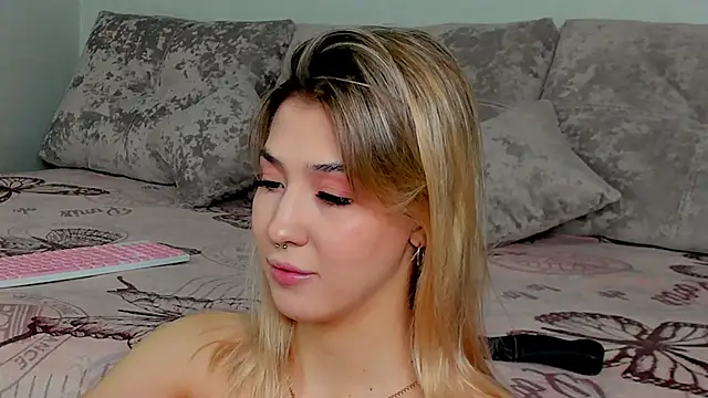 Snapshot of Bella_svon chatting on December 5, 2025, 4:25 pm Bella svon online show from December 5, 2025, 4:25 pm