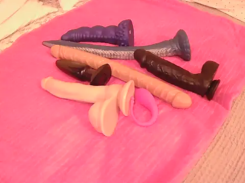 kimTgirl online show from January 17, 2026, 12:10 pm