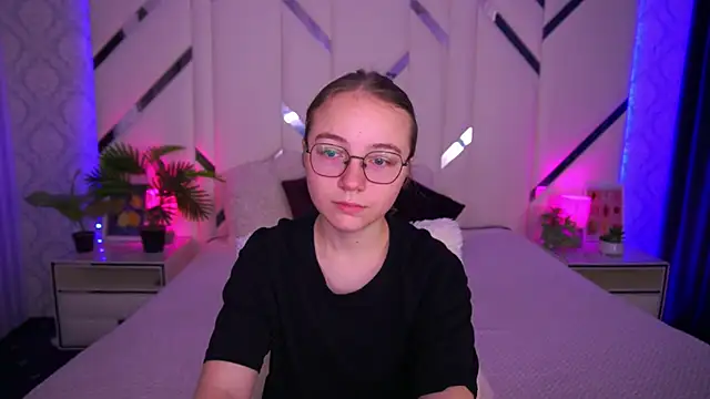 ArrinaWairr online show from October 23, 2025, 7:51 am