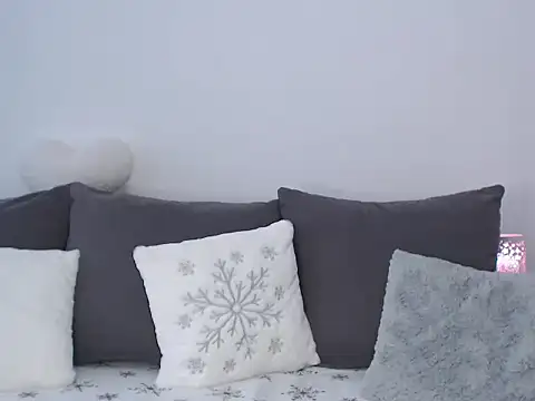 Snapshot of RoxanneLiss chatting on December 14, 2025, 12:43 pm RoxanneLiss online show from December 14, 2025, 12:43 pm