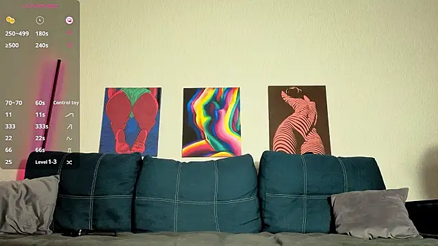 TrixiBell online show from January 14, 2026, 4:18 am