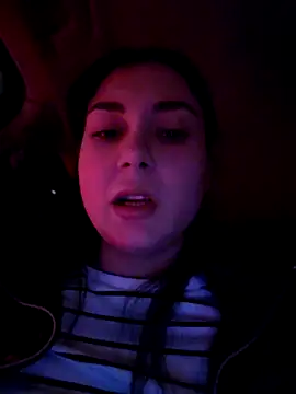 Snapshot of SaraViss20 chatting on December 17, 2025, 6:25 pm SaraViss20 online show from December 17, 2025, 6:25 pm