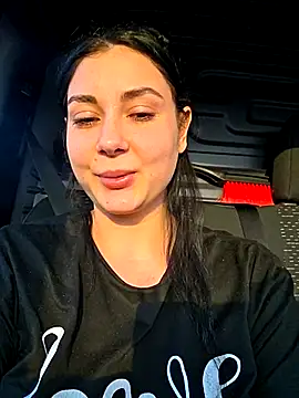 Snapshot of SaraViss20 chatting on December 18, 2025, 6:52 am SaraViss20 online show from December 18, 2025, 6:52 am