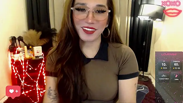 Snapshot of precious_RoseDoll chatting on November 3, 2025, 6:47 am precious RoseDoll online show from November 3, 2025, 6:47 am