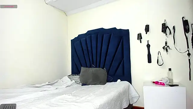 RoxyandAron2 online show from March 18, 2026, 1:58 pm