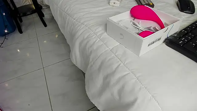 Snapshot of DarkHoneyy chatting on September 25, 2025, 12:47 am DarkHoneyy online show from September 25, 2025, 12:47 am