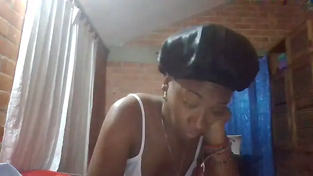 Snapshot of DarkHoneyy chatting on February 17, 2026, 3:47 am DarkHoneyy online show from February 17, 2026, 3:47 am