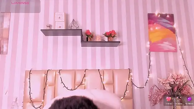 Snapshot of DarkHoneyy chatting on February 20, 2026, 12:49 pm DarkHoneyy online show from February 20, 2026, 12:49 pm