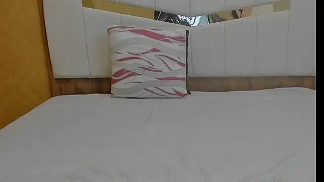 MimiXo99 online show from October 29, 2025, 9:05 pm