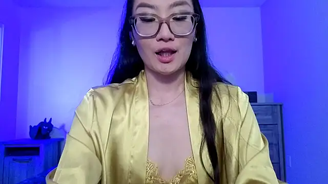 Aliciaz3 online show from October 6, 2025, 4:15 pm