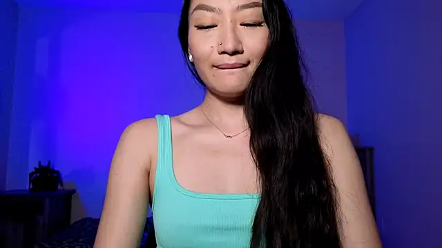 Aliciaz3 online show from November 15, 2025, 2:13 pm