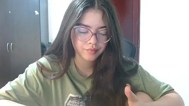 Snapshot of Valentina2390 chatting on June 21, 2026, 1:30 am Valentina2390 online show from June 21, 2026, 1:30 am