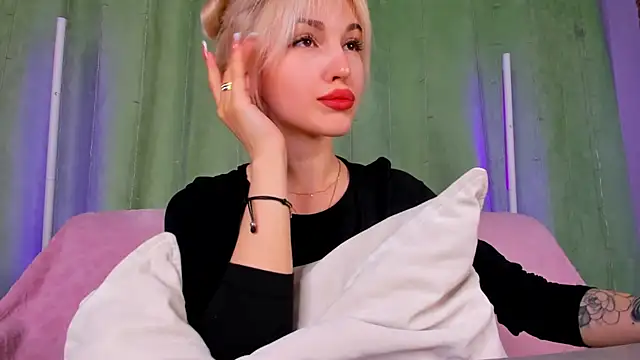 LisaFoxyMe online show from May 23, 2026, 1:33 am
