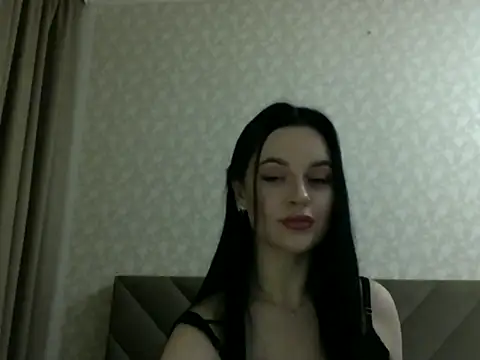 Lulii24 online show from November 5, 2025, 11:27 pm