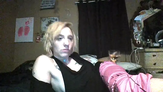 Snapshot of flavi1996 chatting on December 14, 2025, 1:44 am flavi1996 online show from December 14, 2025, 1:44 am