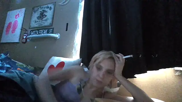 Snapshot of flavi1996 chatting on December 15, 2025, 2:54 pm flavi1996 online show from December 15, 2025, 2:54 pm