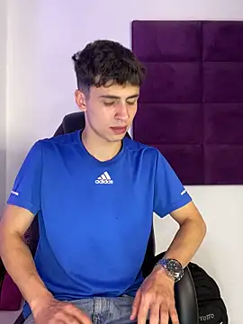 AdrianRinaldi online show from September 18, 2025, 8:33 pm