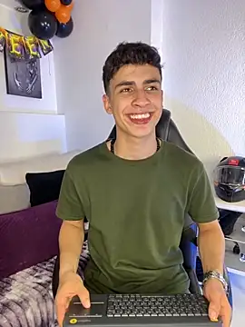 AdrianRinaldi online show from October 7, 2025, 8:06 pm