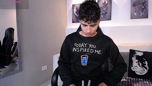 AdrianRinaldi online show from November 10, 2025, 8:19 pm