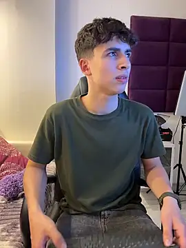 AdrianRinaldi online show from December 1, 2025, 8:14 pm