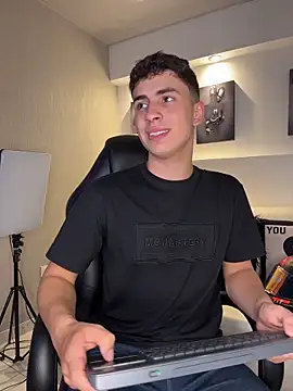 AdrianRinaldi online show from April 6, 2026, 8:10 pm