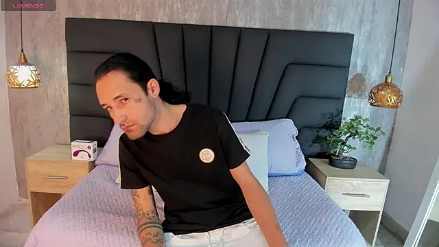 Hisoka 011 online show from October 18, 2025, 7:14 pm