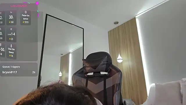 samantha 17  online show from March 24, 2026, 2:27 am