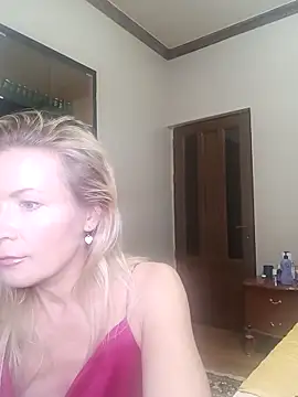 Julia Giulia online show from October 9, 2025, 9:24 pm