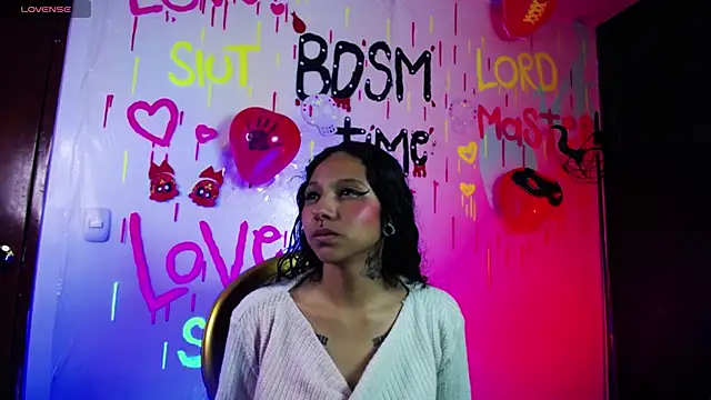 Sweettpleasure online show from October 13, 2025, 1:11 pm