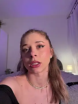 Snapshot of BabyAnais chatting on February 3, 2026, 5:07 pm BabyAnais online show from February 3, 2026, 5:07 pm