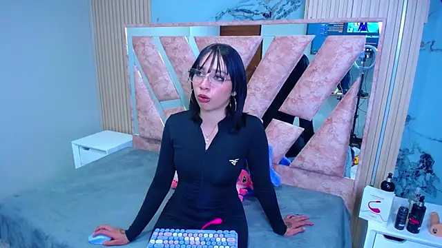 Niina Sissy online show from December 18, 2025, 6:30 am