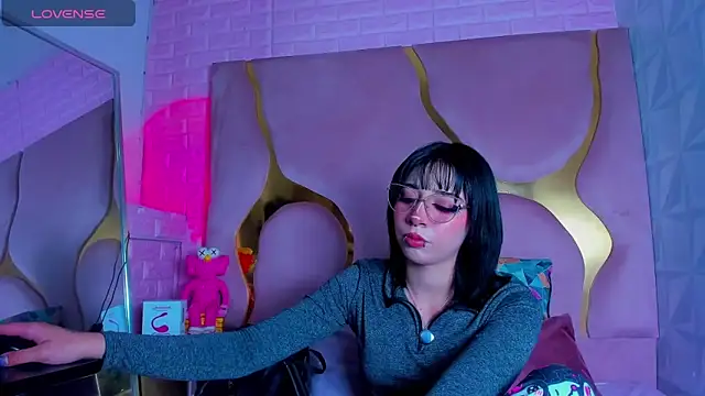 Niina Sissy online show from March 29, 2026, 5:18 am