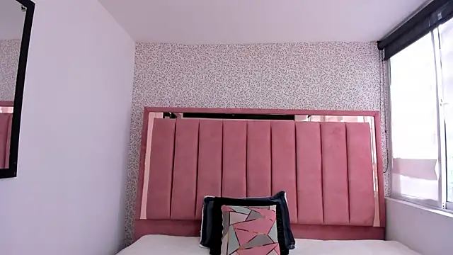 Snapshot of Hanna_Lee__ chatting on October 28, 2025, 7:05 pm Hanna Lee online show from October 28, 2025, 7:05 pm