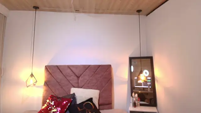Hanna Lee   online show from July 25, 2026, 8:17 pm