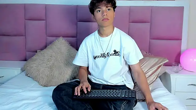 Snapshot of Honeymoon_sariel chatting on April 30, 2026, 1:50 pm Honeymoon sariel online show from April 30, 2026, 1:50 pm