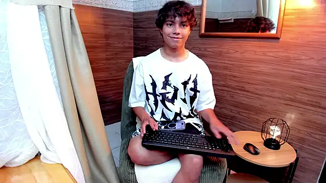 Snapshot of Honeymoon_sariel chatting on July 15, 2026, 7:30 pm Honeymoon sariel online show from July 15, 2026, 7:30 pm