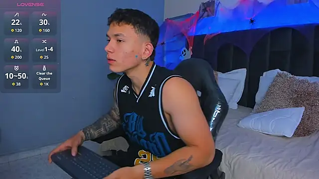 Thomas moon online show from October 21, 2025, 1:56 pm