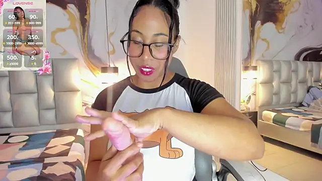 Elowen Clark online show from September 23, 2025, 8:23 pm