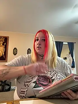 vanessraine online show from May 28, 2026, 2:20 am
