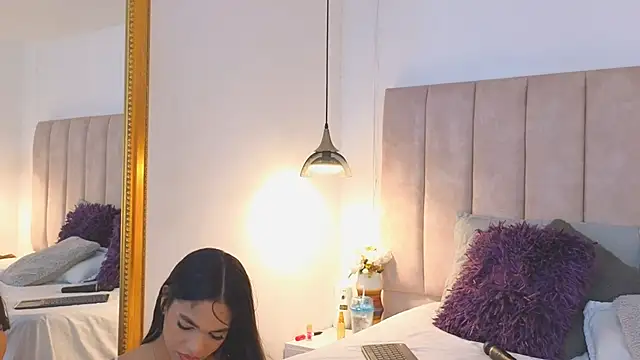 arianaa miller  online show from September 8, 2025, 7:24 pm