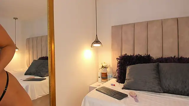 arianaa miller  online show from November 15, 2025, 7:54 pm