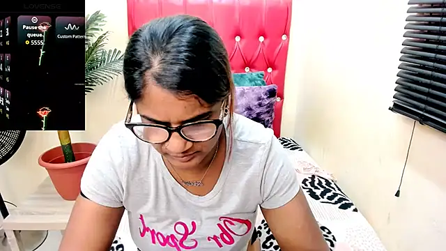 Strawberry Lips online show from October 6, 2025, 4:54 am