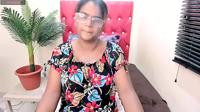 Strawberry Lips online show from November 13, 2025, 4:44 am