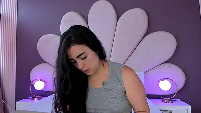 NickandAbby  online show from October 16, 2025, 1:01 pm