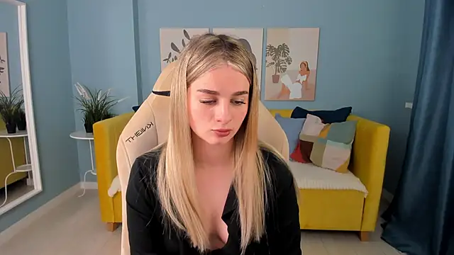 SweetyLicky online show from September 30, 2025, 4:23 pm