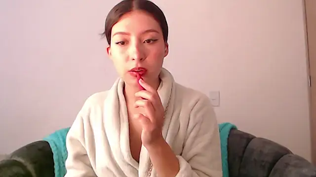 Snapshot of -Ivonny chatting on September 28, 2025, 8:25 pm -Ivonny online show from September 28, 2025, 8:25 pm