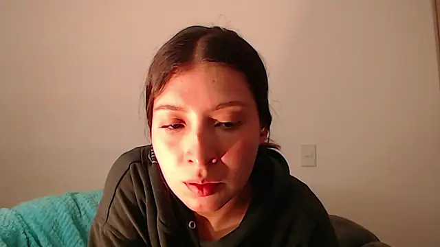 Snapshot of -Ivonny chatting on October 16, 2025, 10:33 pm -Ivonny online show from October 16, 2025, 10:33 pm