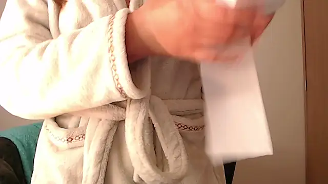 Snapshot of -Ivonny chatting on November 7, 2025, 10:21 pm -Ivonny online show from November 7, 2025, 10:21 pm