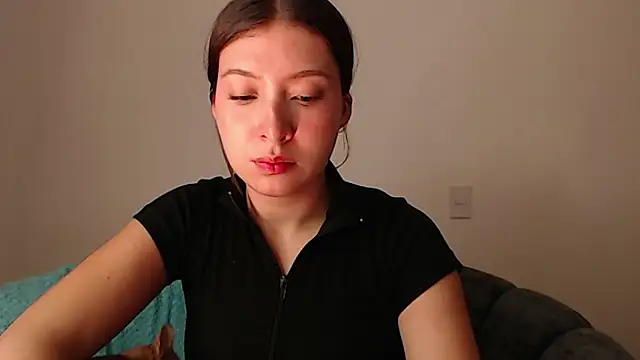 Snapshot of -Ivonny chatting on November 13, 2025, 9:47 pm -Ivonny online show from November 13, 2025, 9:47 pm